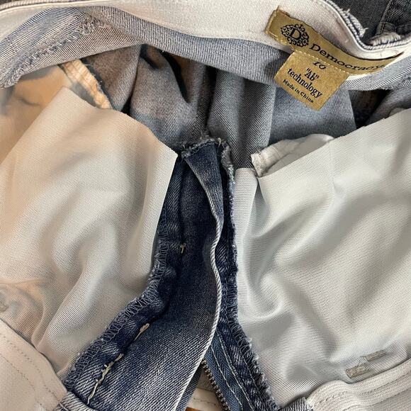 Democracy Tummy Tuck High Waist straight leg Cropped Distressed Jeans womens 16 - Picture 11 of 13